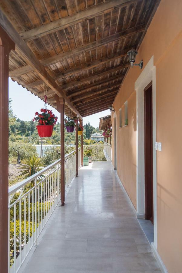 Nikos & Vivi Studios Perivolion Exterior photo
